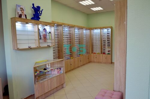 Торговые витрины и прилавки в магазин по продаже оптики