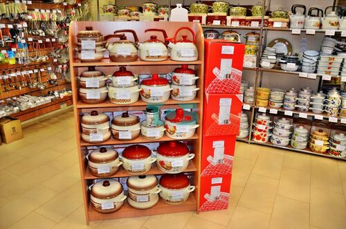 Торговые стеллажи и острова для хозяйственного магазина