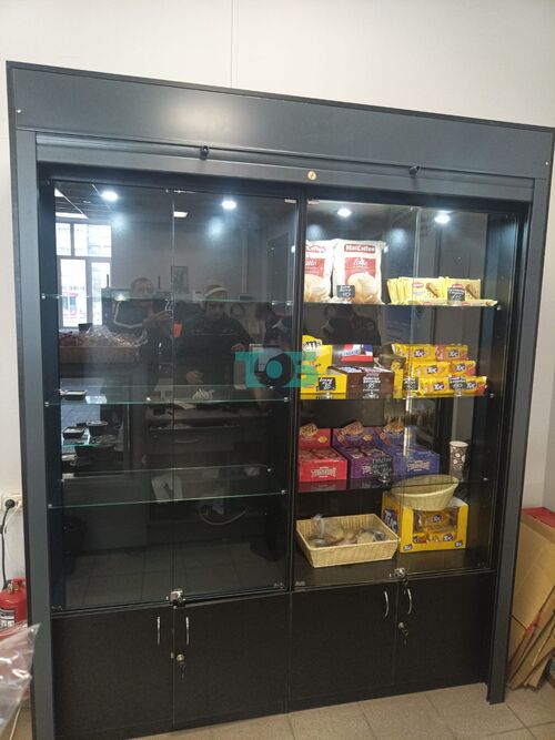 Витрины с рольставнями