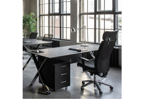 Стол руководителя с передней панелью Астер, цвет черный