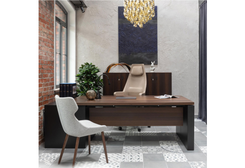 Стол для руководителя с опорной тумбой и нижней панелью Ролано, цвет эвкалипт темный + черный