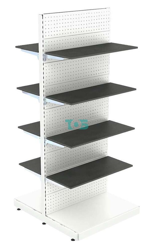 Высокий островной металлический торговый стеллаж с полками из ДСП и перфо- рированной задней стенкой